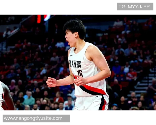 比卢普斯耐心指导杨瀚森学习与成长并重的篮球之路